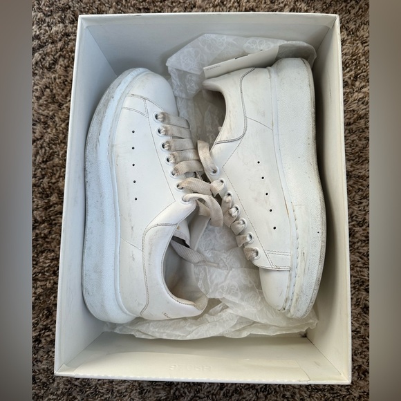 Alexander McQUEEN
Women's Oversized Low Top Sneakers 38.5 - Picture 1 of 6